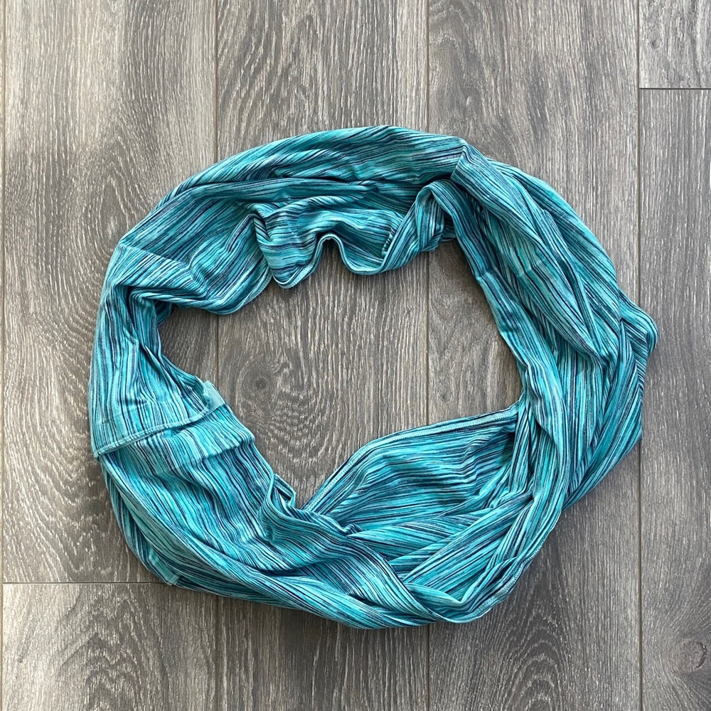 Champion - Teal Blue/Green Infinity Circle Scarf